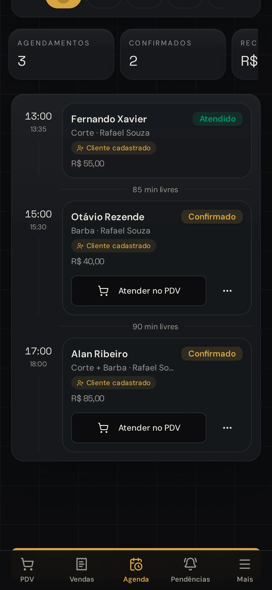 Agenda do barbeiro no celular com horários confirmados e atendidos do dia